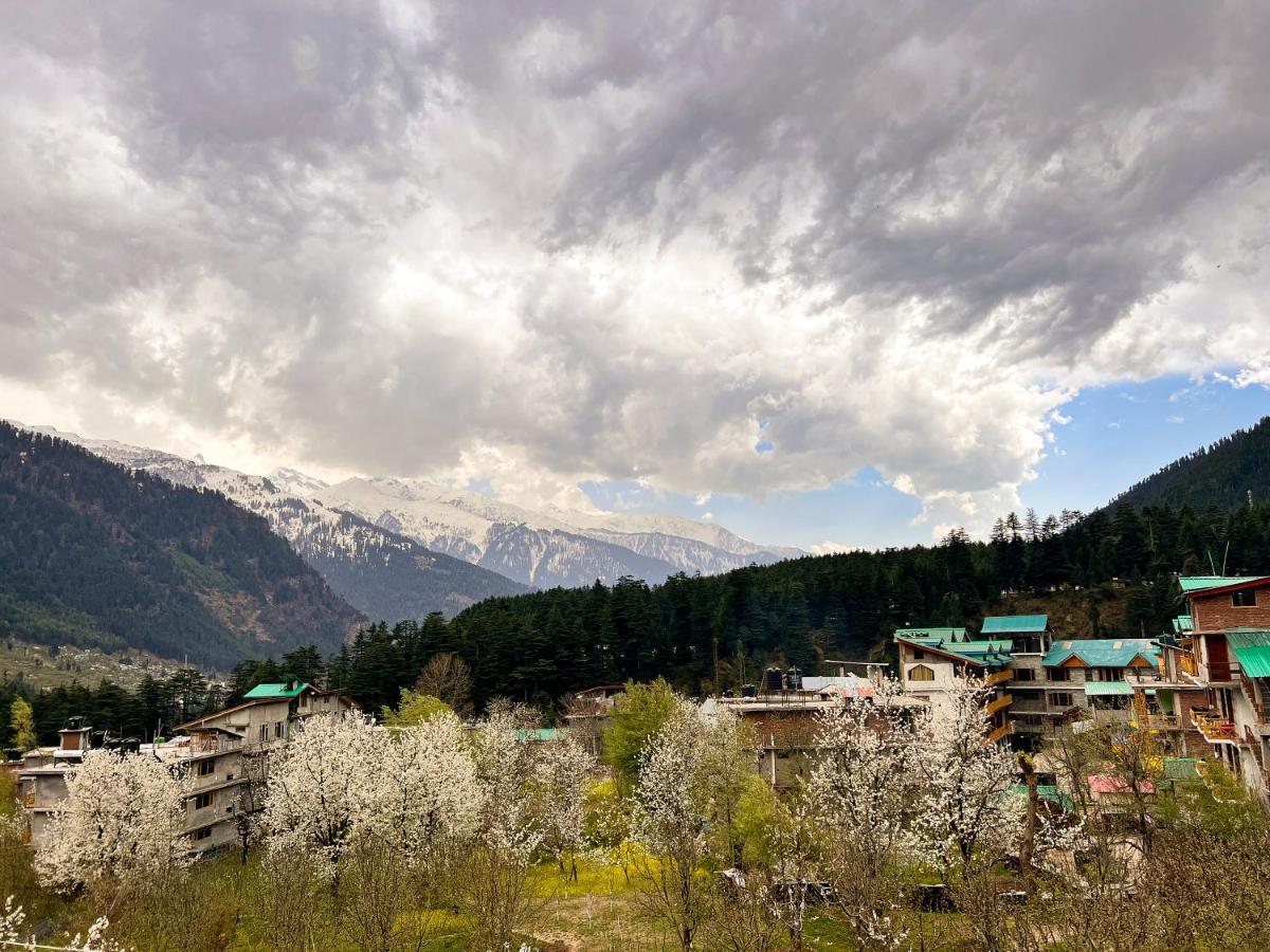 Yolo Backpackers - Manali Hostel Exterior photo
